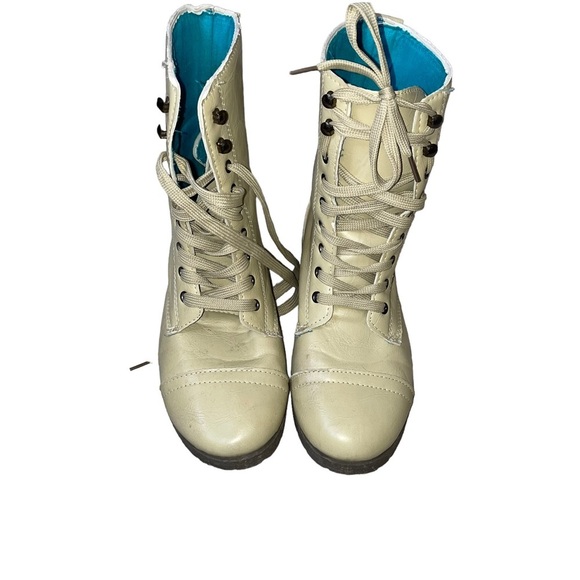 💋Bundle 4 items for $20. Add items💋 to a bundle - Picture 2 of 5